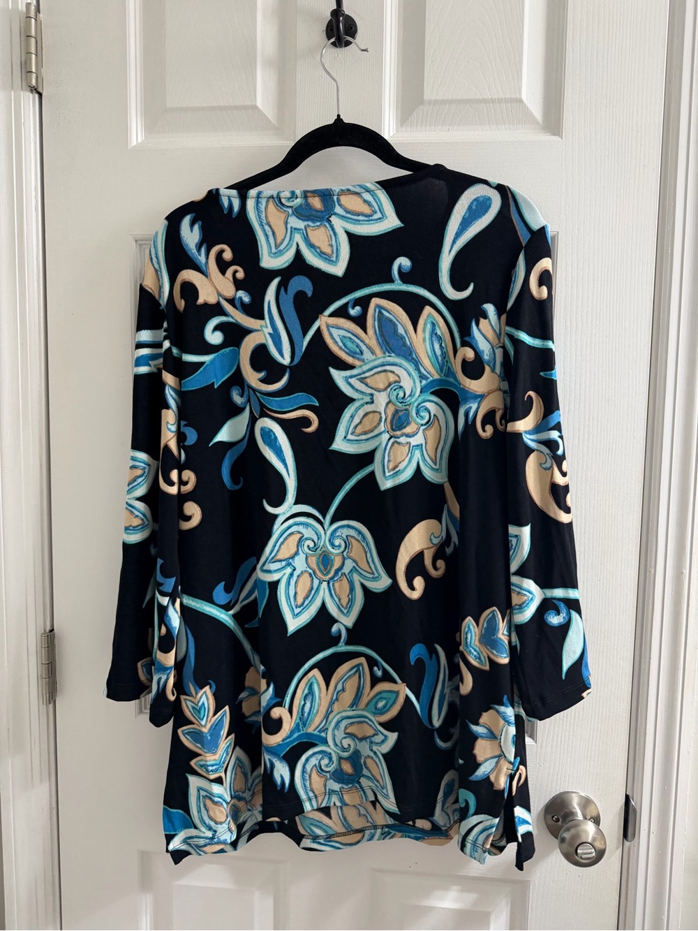 Chico's Black Long-Sleeve Top with Blue & Cream Floral Pattern size 3 XL - Picture 3 of 3